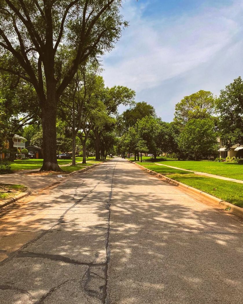 A quiet North Alabama neighborhood street